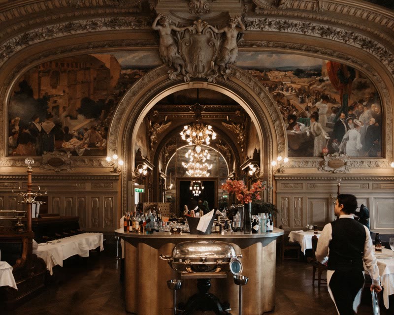 The dining room of Le Train Bleu in Paris